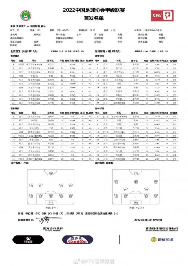 东京市民此时也都被天空中呼啸而过的直升机梯队惊住，一个个纷纷停下脚步、抬头观看，还以为是发生了什么大事，或者是来了什么了不得的大人物。